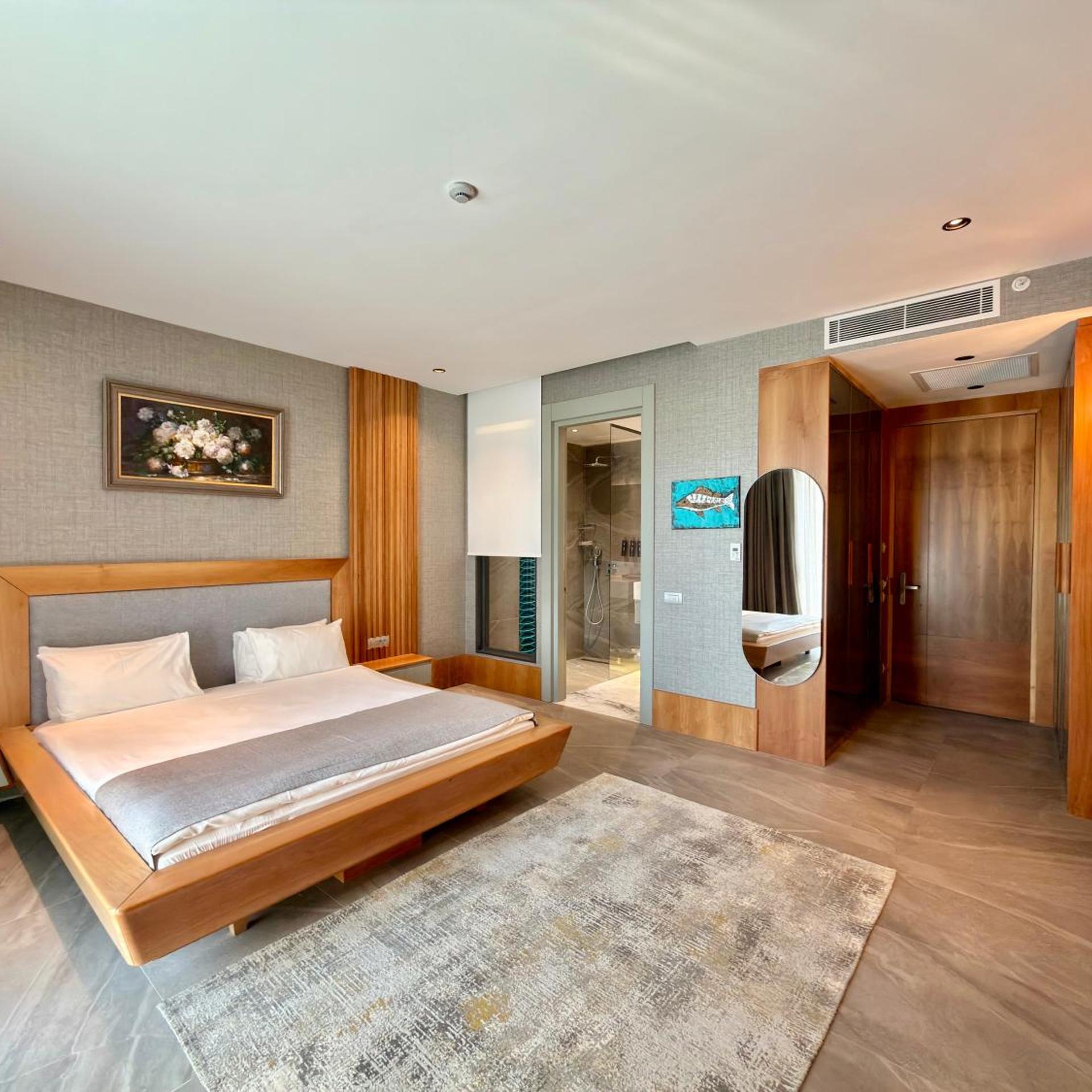 3 Bedrooms, Suite