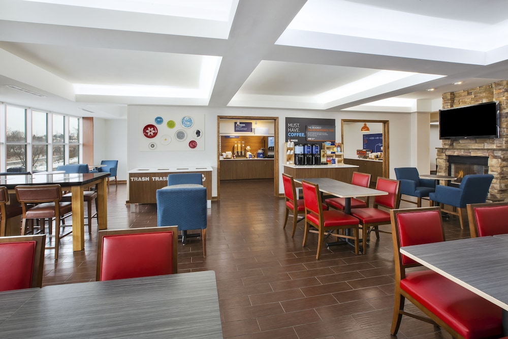 Holiday Inn Express Hotel Suites Auburn Hills 53/65