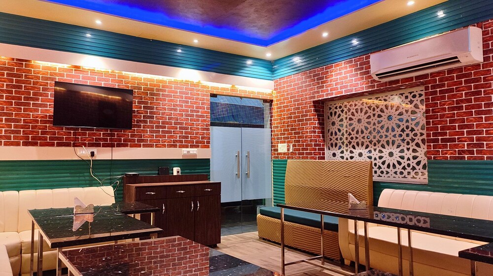 MGR Hotel Moradabad 39/50