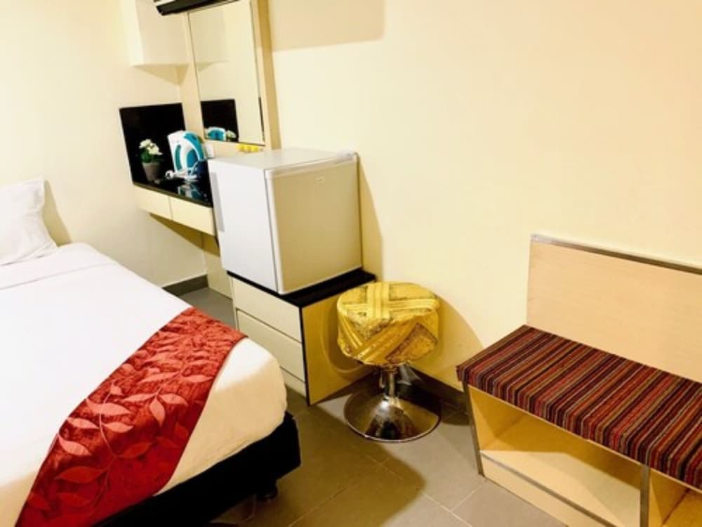 Sandpiper Hotel 37/50