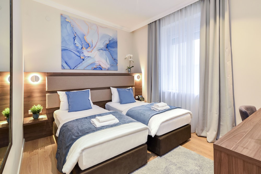 Opera Garni Hotel Belgrade 18/44