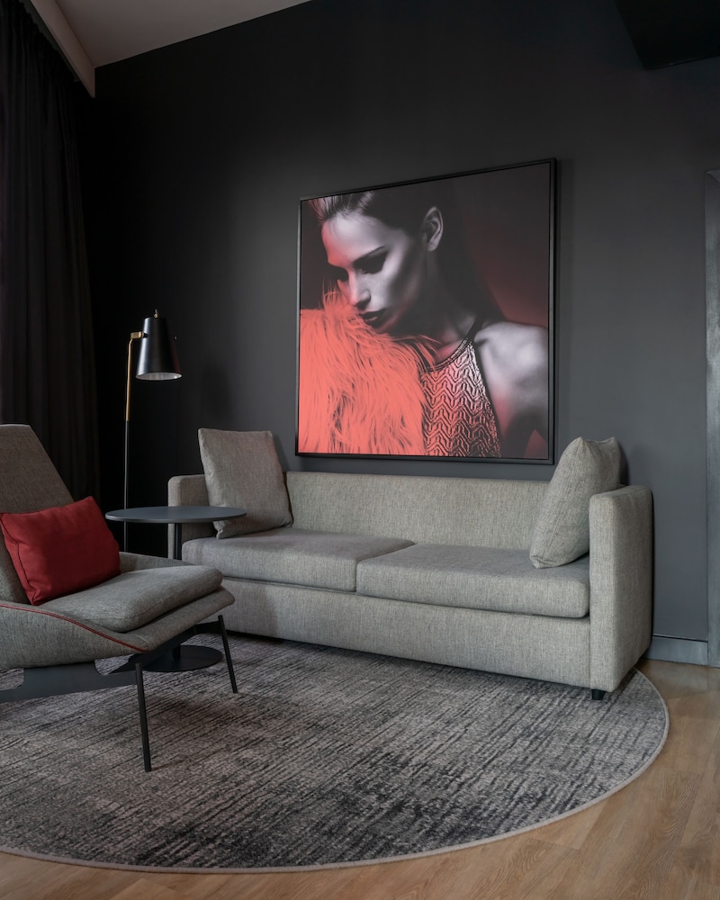 Radisson RED Hotel, Johannesburg Rosebank 40/75