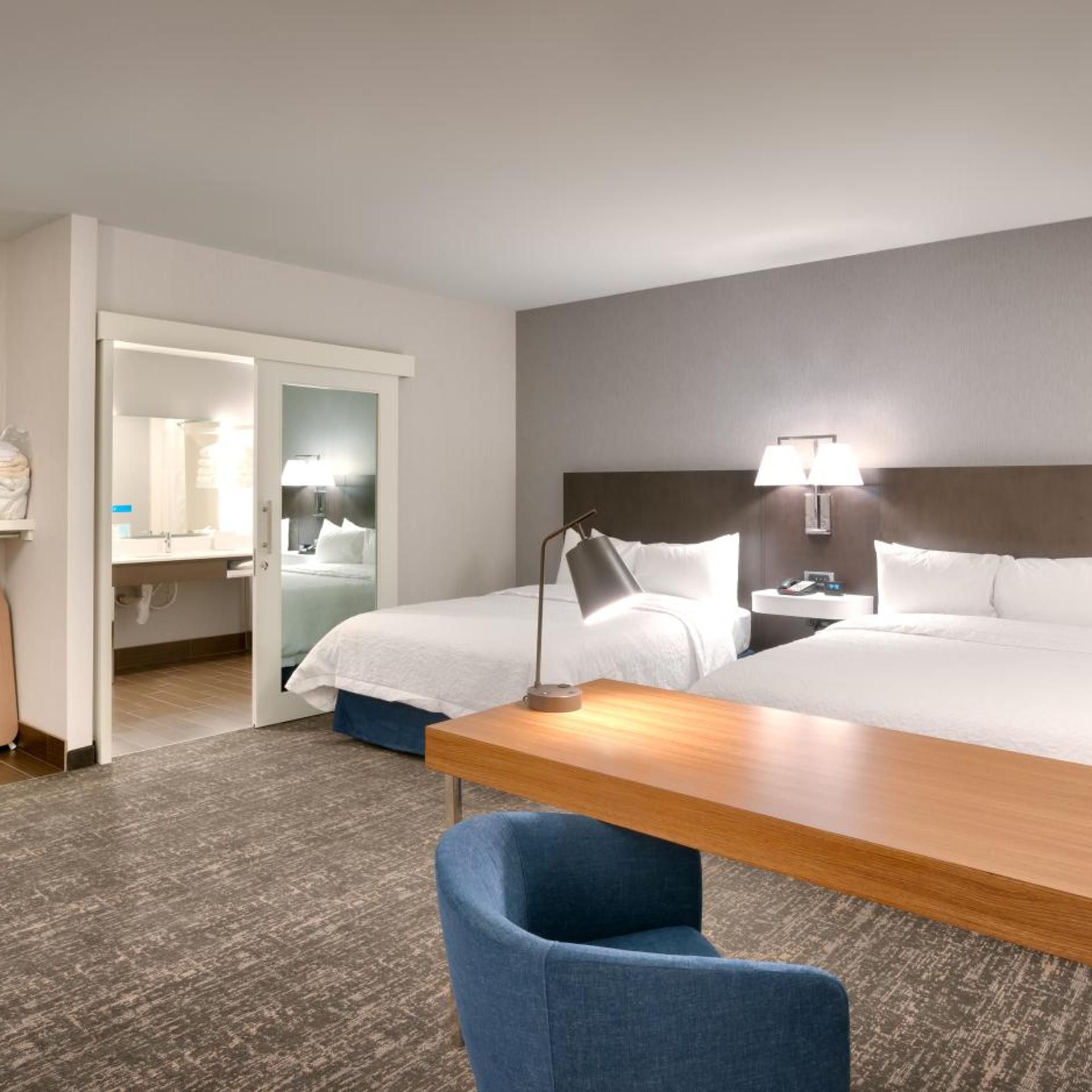 Room, 2 Queen Beds, Bathtub, Accessible