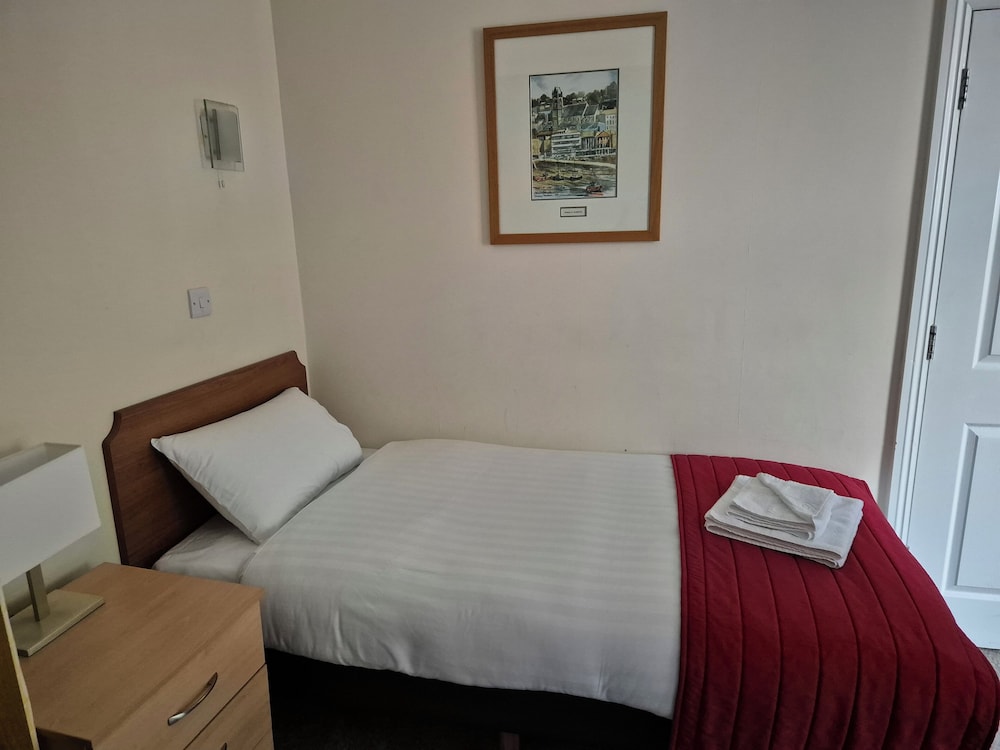 Standard, Twin Beds, No Window