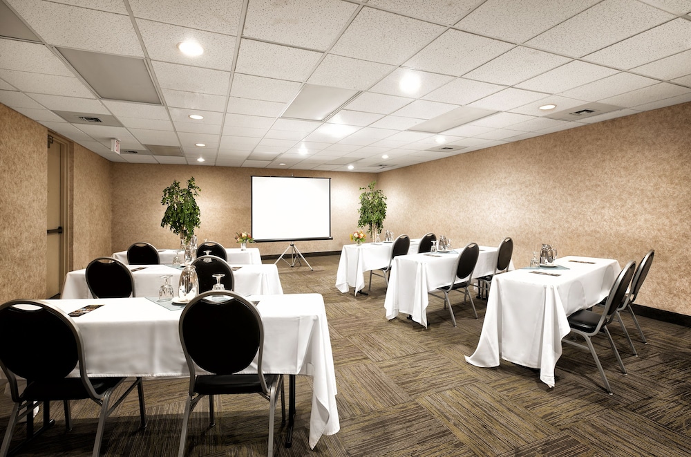 Westmark Fairbanks Hotel & Conference Center 44/46