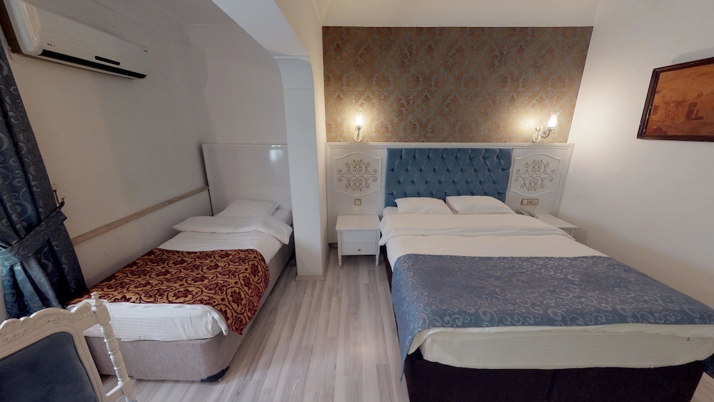 STANDARD, DOUBLE BED, CITY VIEW