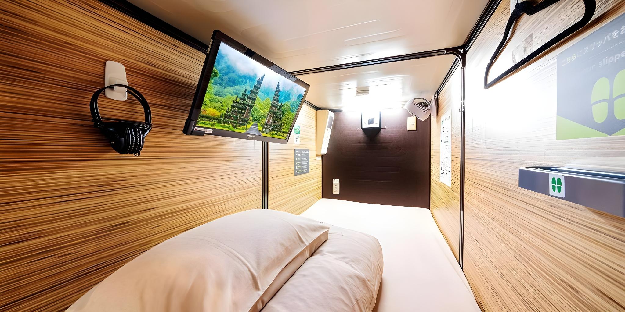 Capsule, Male Dorm, Low Floor
