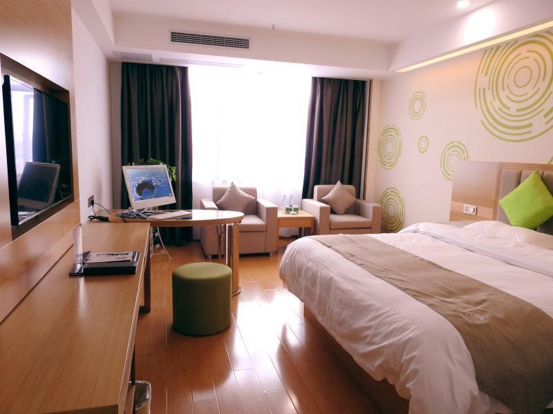 SUPERIOR, QUEEN BED