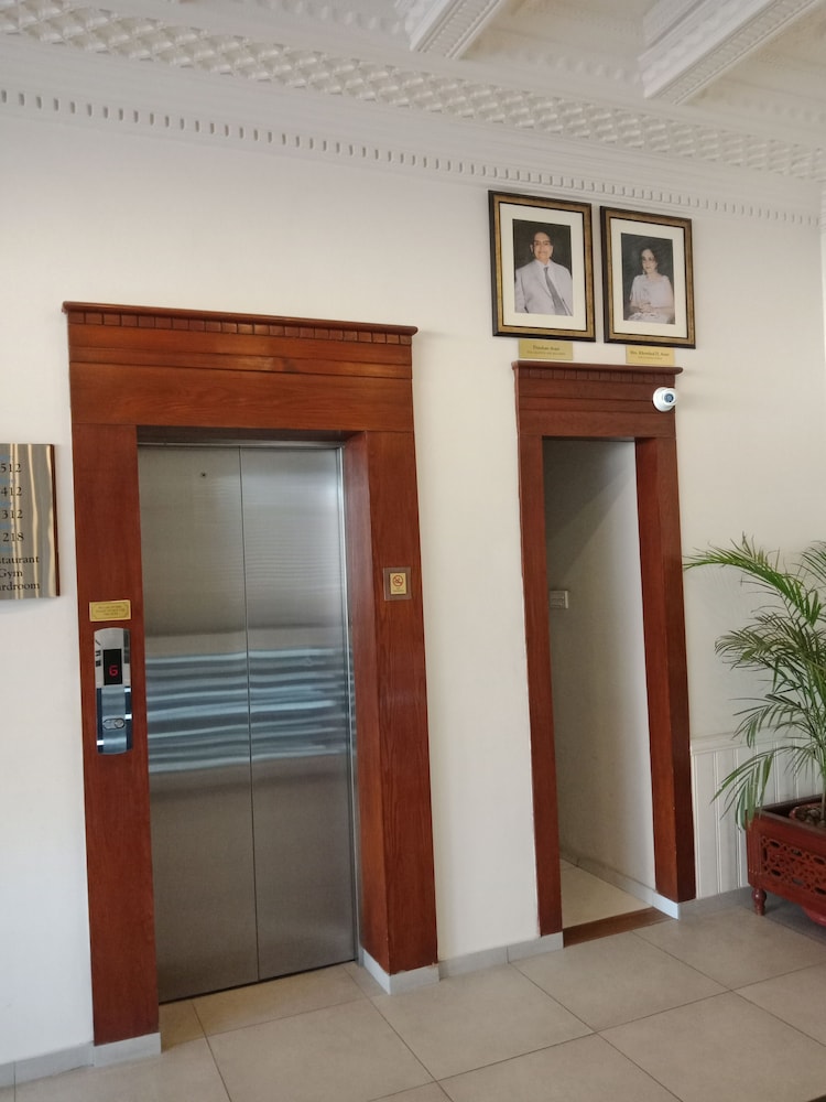 Avari Xpress Faisalabad 13/60