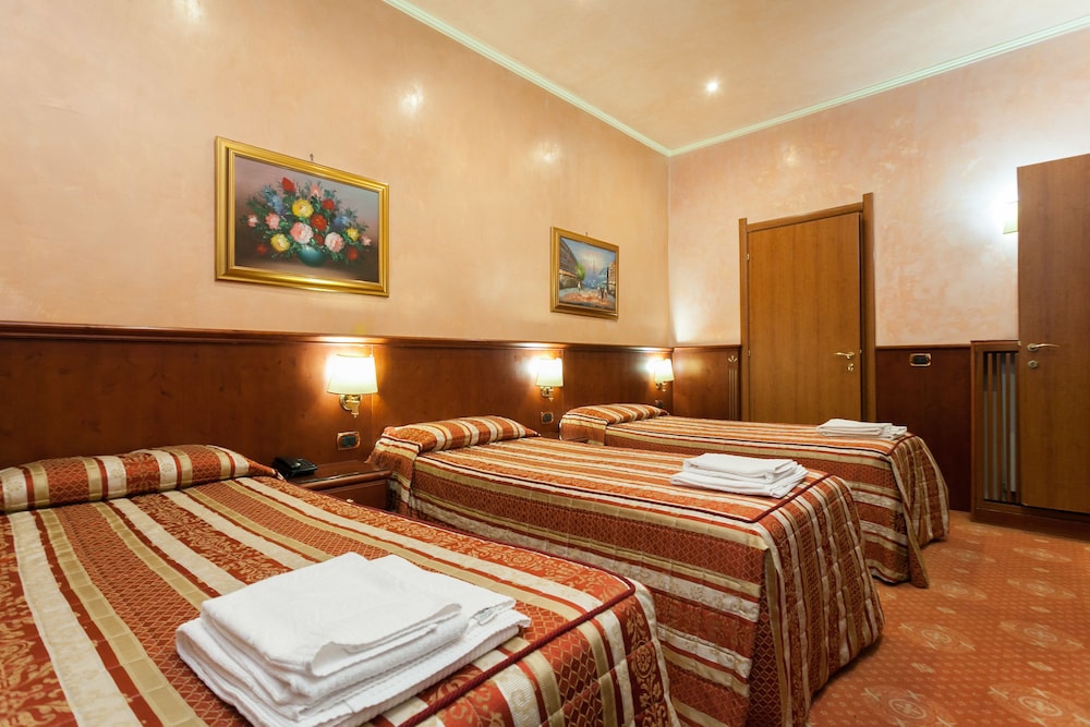 غرفة كلاسيكية ثلاثية، Hotel Fiorella 2/4