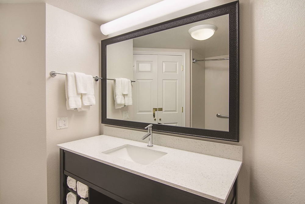 La Quinta Inn And Suites By Wyndham Phoenix Mesa West 23/56