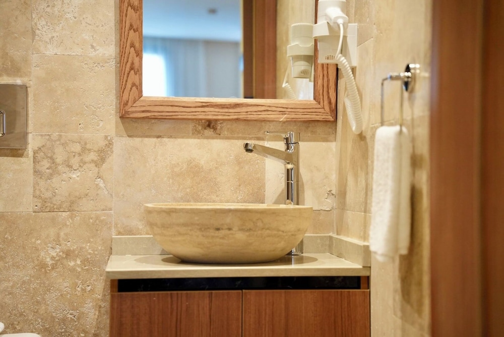 Khalkedon Suite 48/50