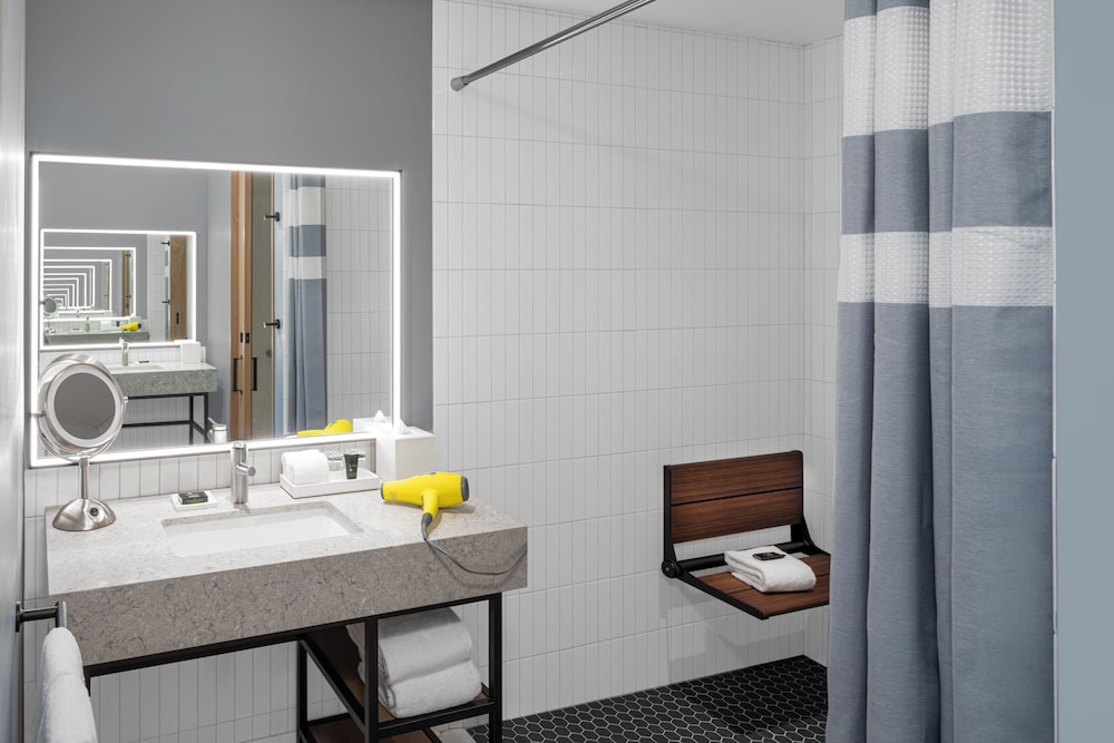 Hyatt Centric Center City Philadelphia 50/50