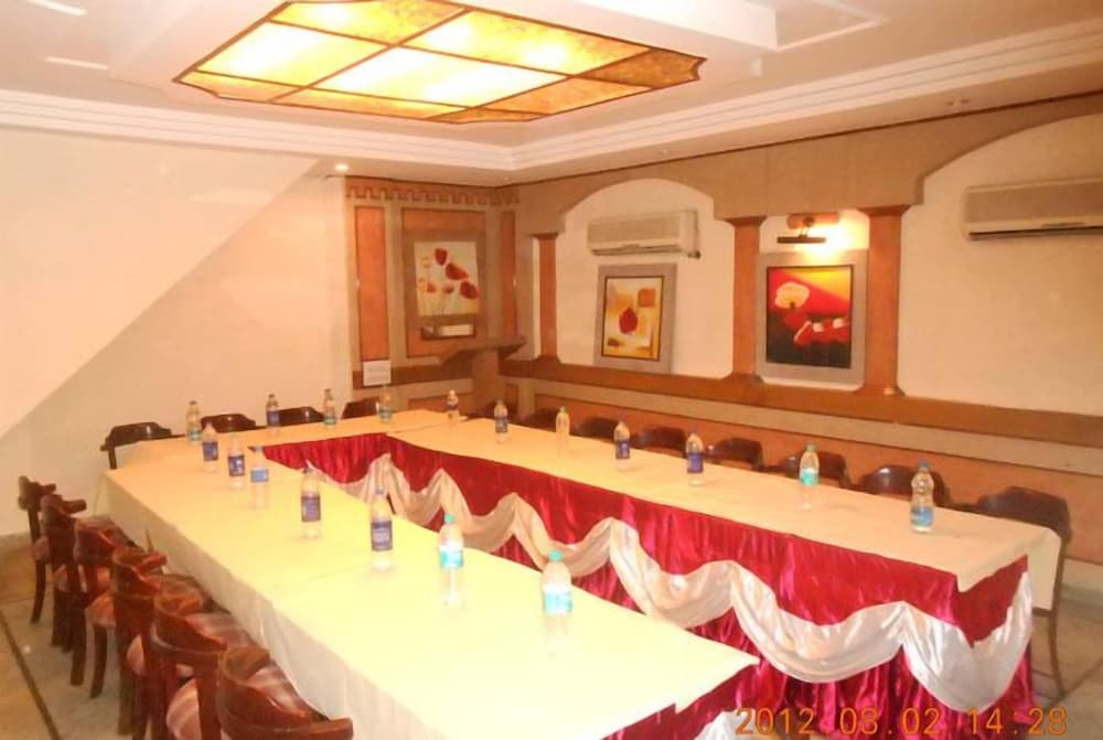 Oyo Rooms Ludhiana Railway Station Clock Tower 44/50