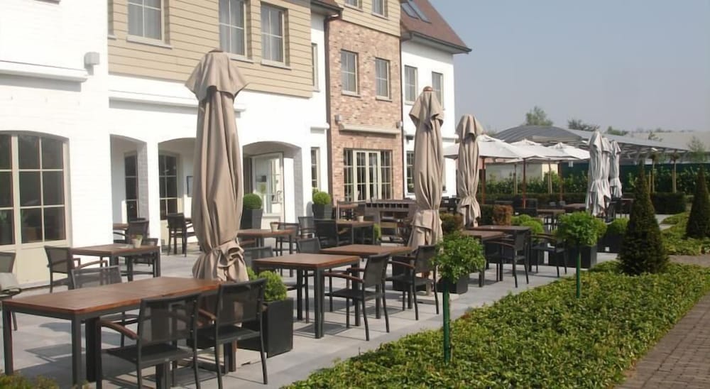 Biznis Hotel 15/19