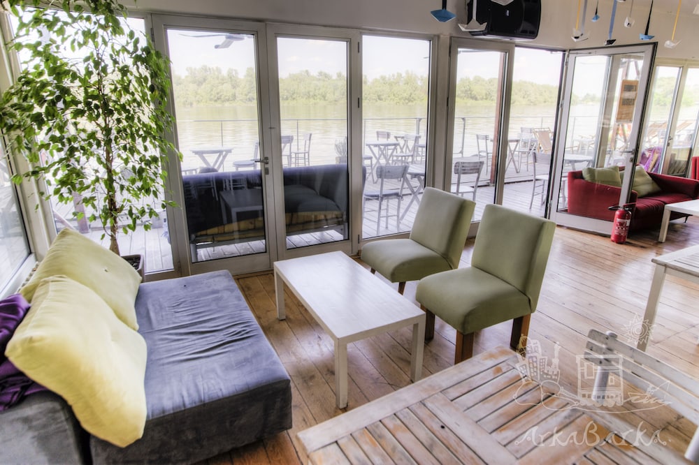 Arkabarka Floating Hostel And Apartments 61/83