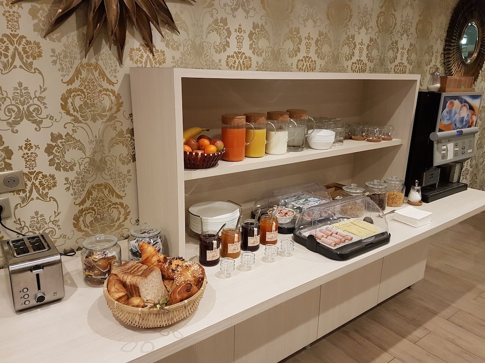 restaurant cafeteria