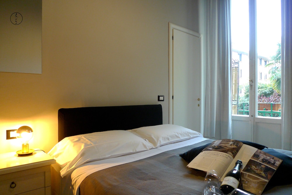 1 BEDROOM, CLASSIC, DOUBLE OR TWIN BED, CITY VIEW
