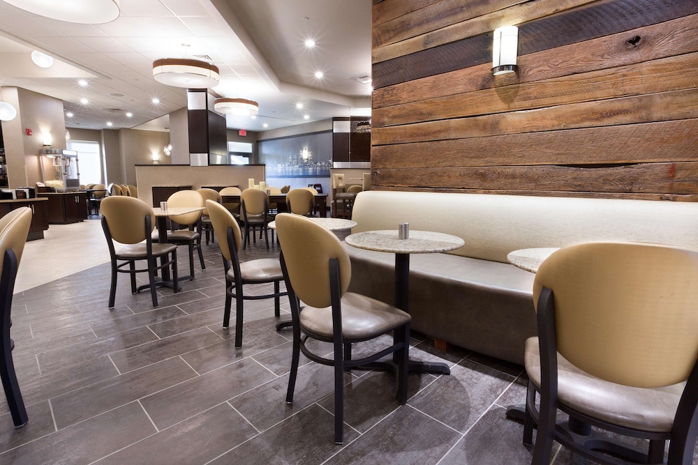 Drury Inn and Suites Louisville North 26/35