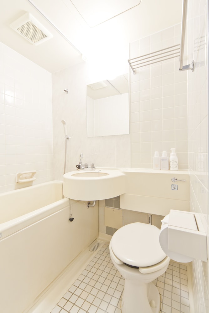 The Shin-Okubo International Hotel 25/26