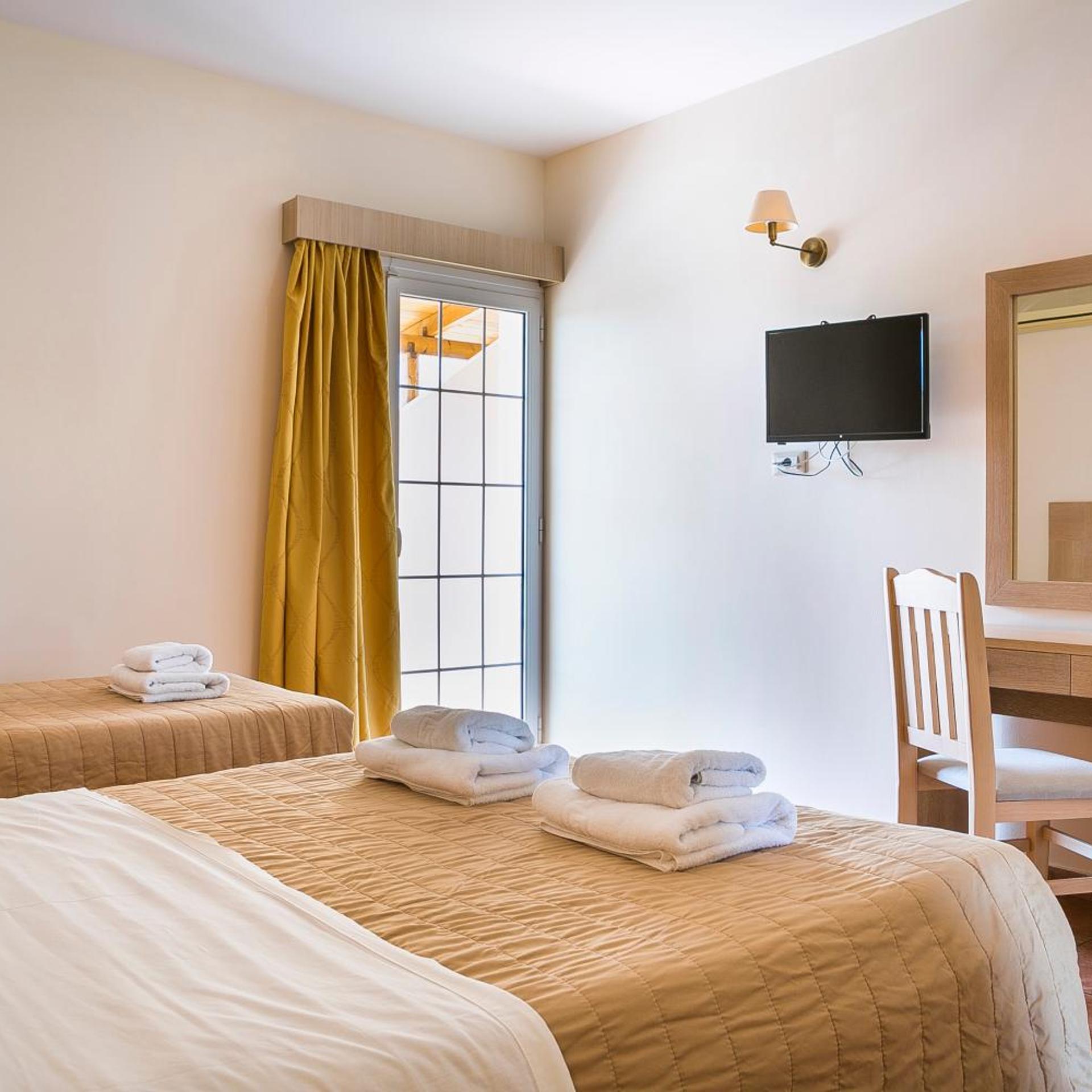 ROOM, TRIPLE, SEA VIEW