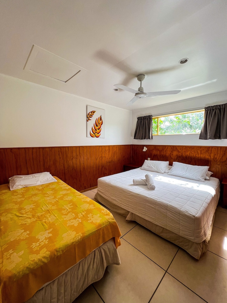 Castaway Resort 28/80
