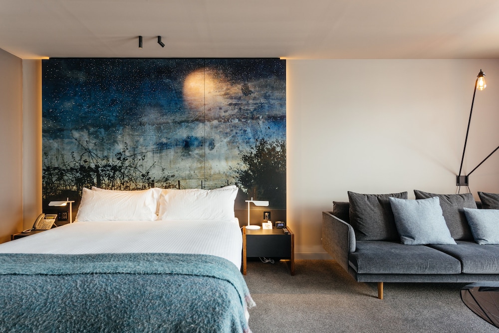 MACQ 01 HOTEL 27/69