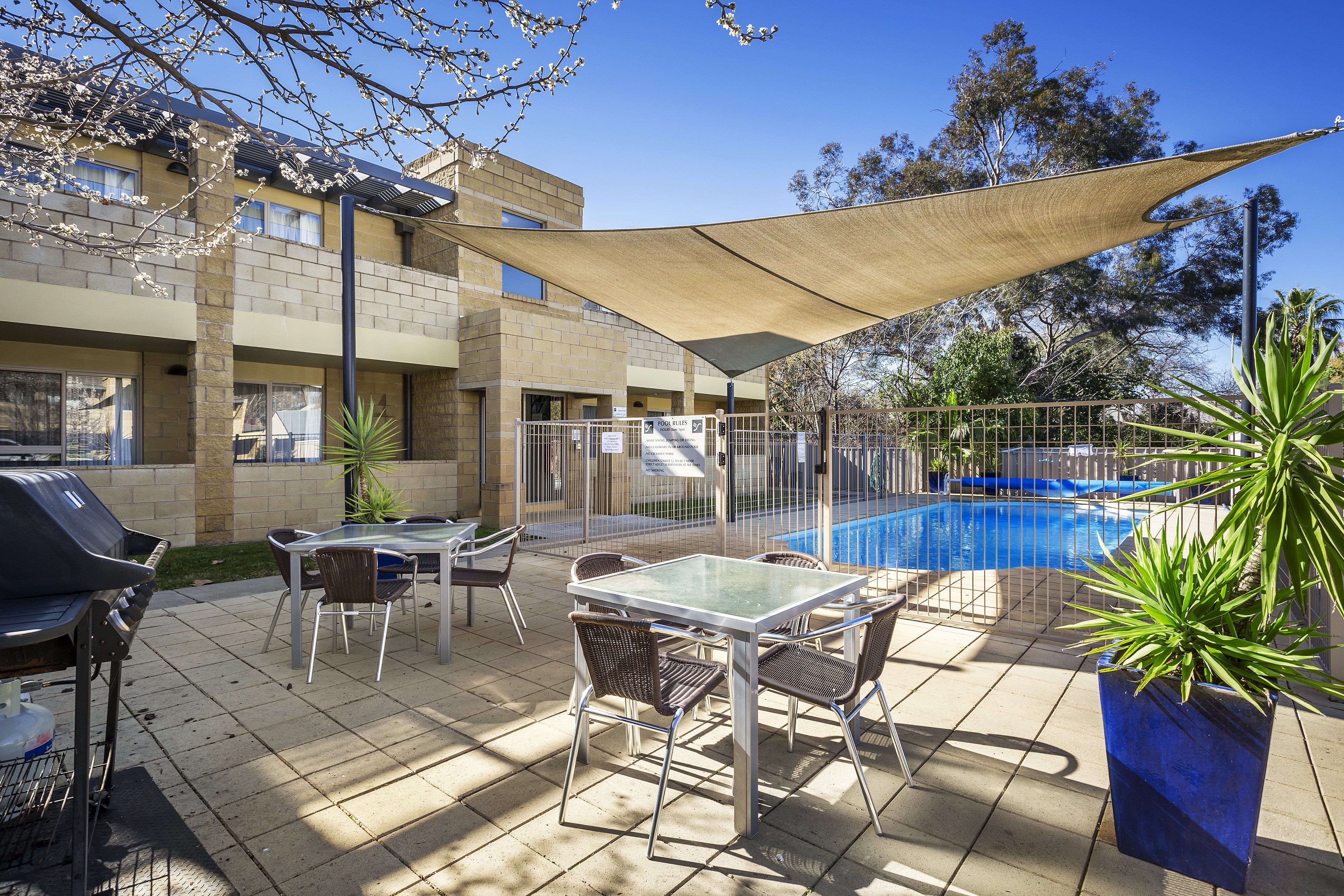 Quest Wagga Wagga 22/34