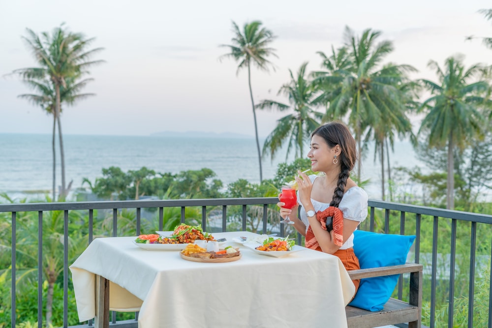 SEAnery Beach Resort 46/66