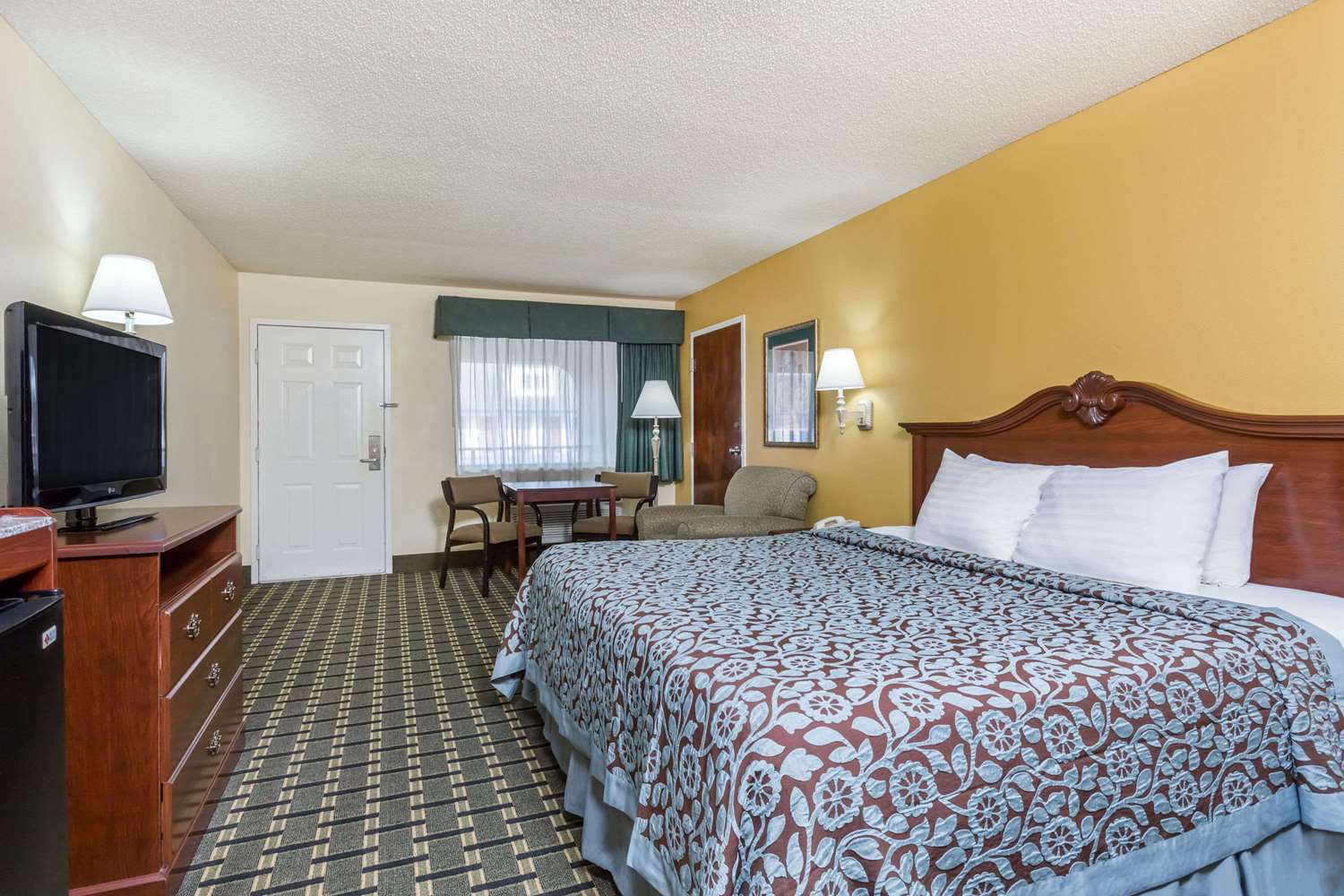 Days Inn & Suites by Wyndham Warner Robins Near Robins AFB 3/14