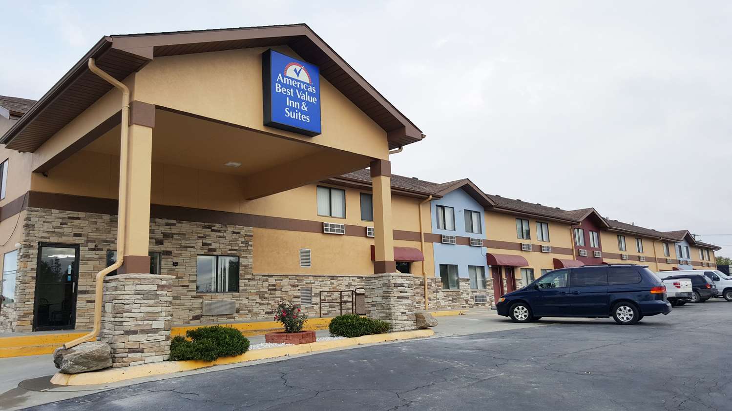 Americas Best Value Inn & Suites Harrisonville 31/33