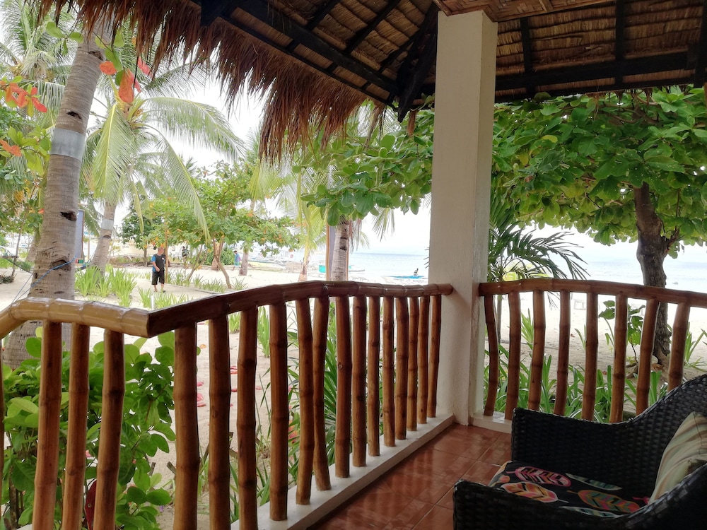 Evolution Dive And Beach Resort 38/46