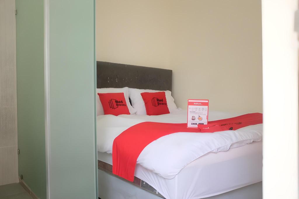 Reddoorz Plus Near Mall Ciputra Jakarta 22/51