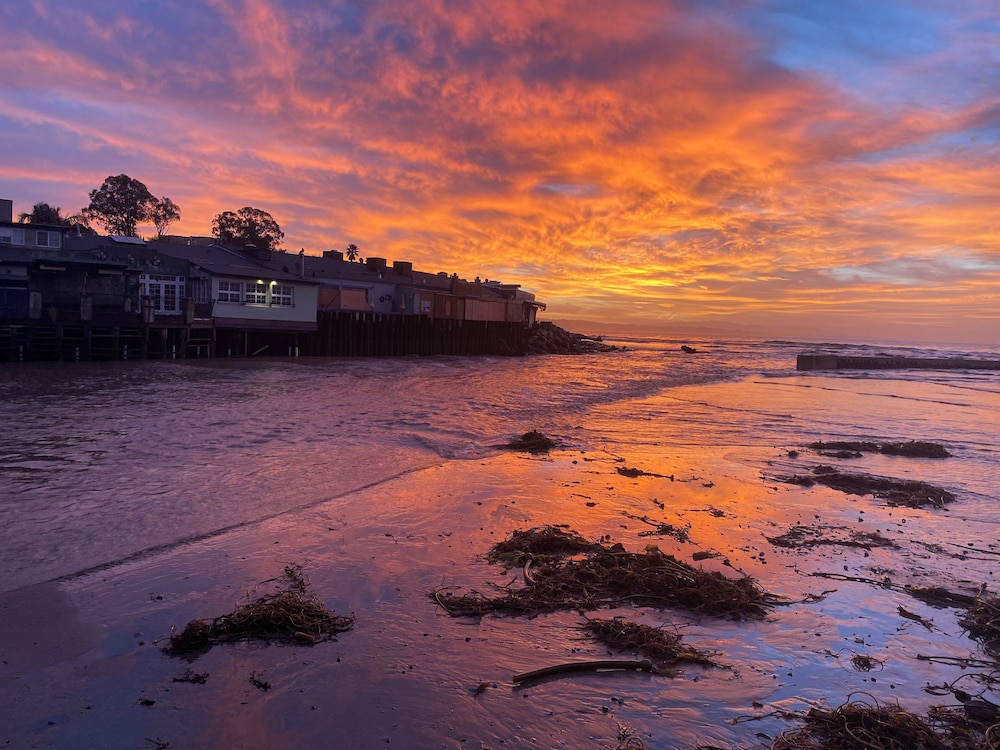 Capitola Venetian Hotel 56/60