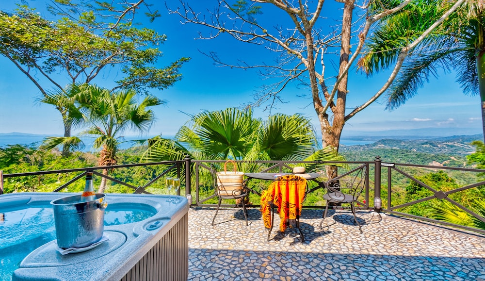 Villa Caletas Hotel 37/41