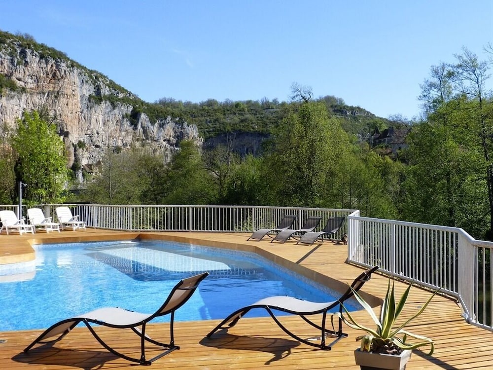 Hotel des Grottes 27/45