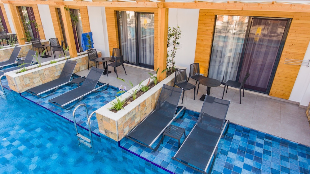 L HOTEL SARIGERME 18/48