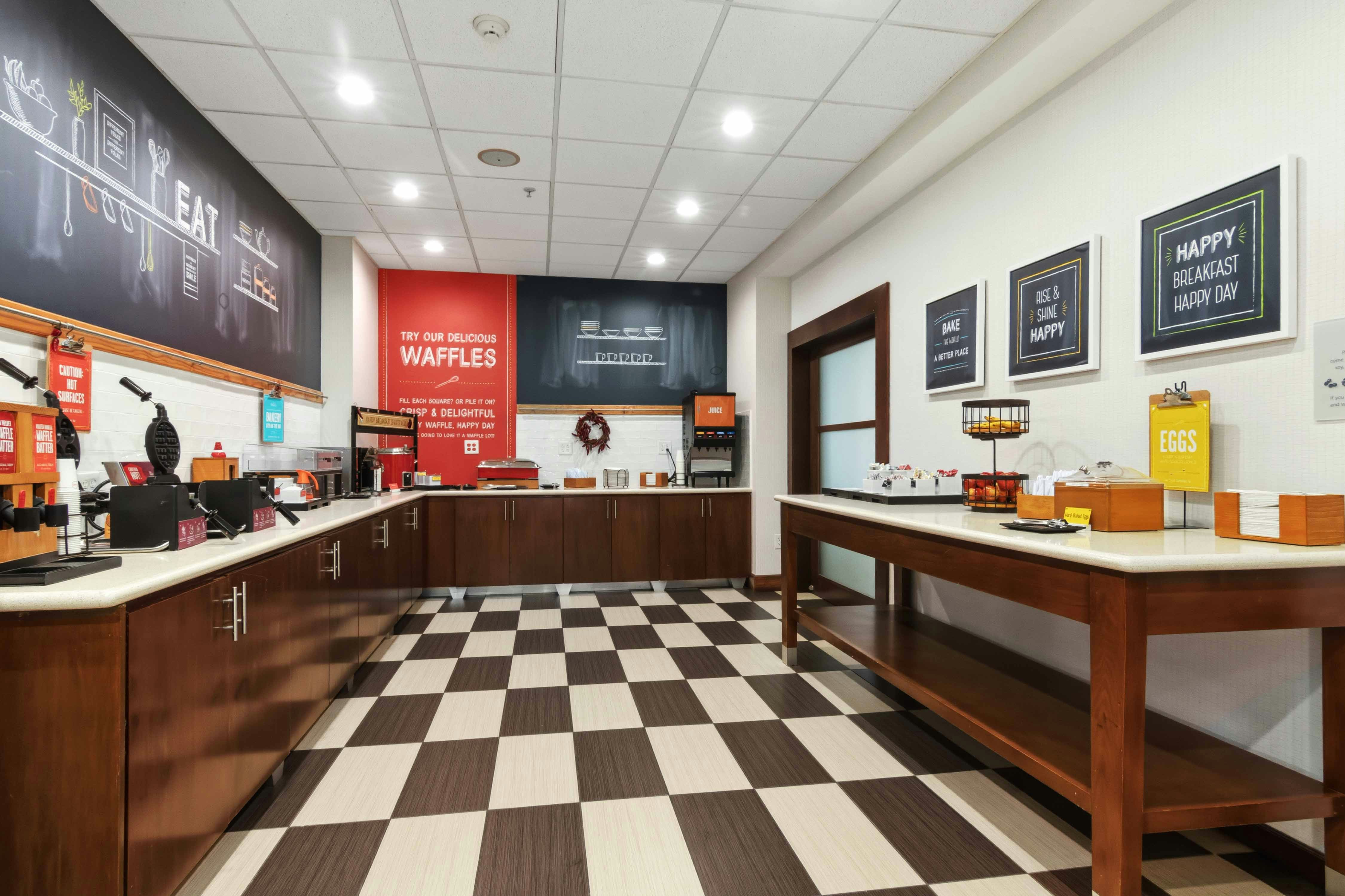 Hampton Inn and Suites Houston-Rosenberg 6/38