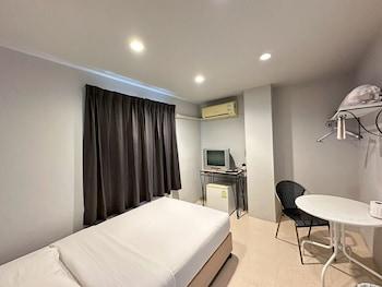 Junior, Single, Single Bed