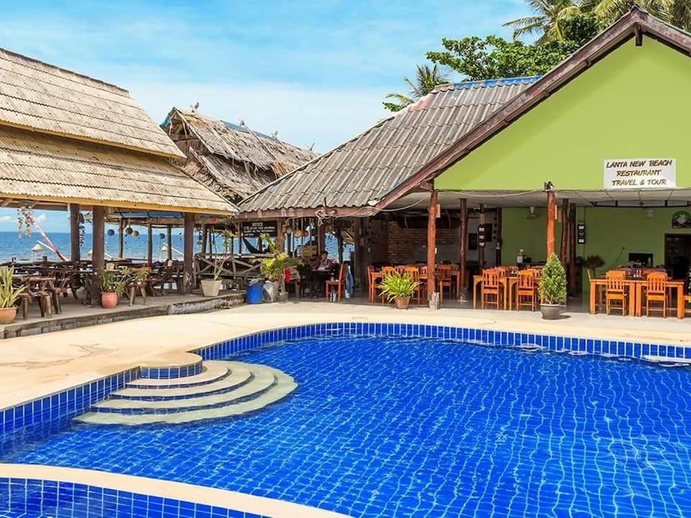 Lanta New Beach Bungalows 30/50