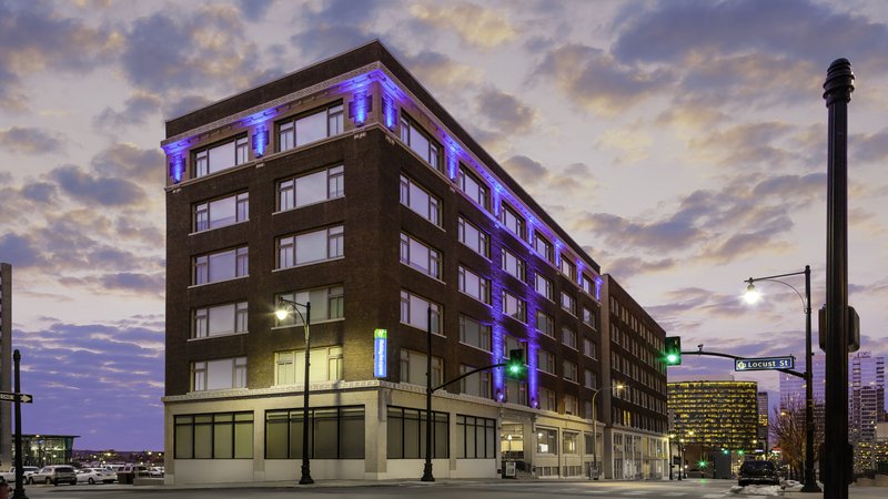 HOLIDAY INN EXPRESS KANSAS CITY DOWNTOWN 2/72