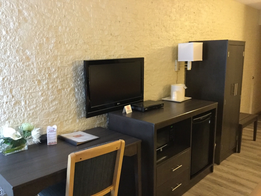 Econo Lodge Metro 29/36