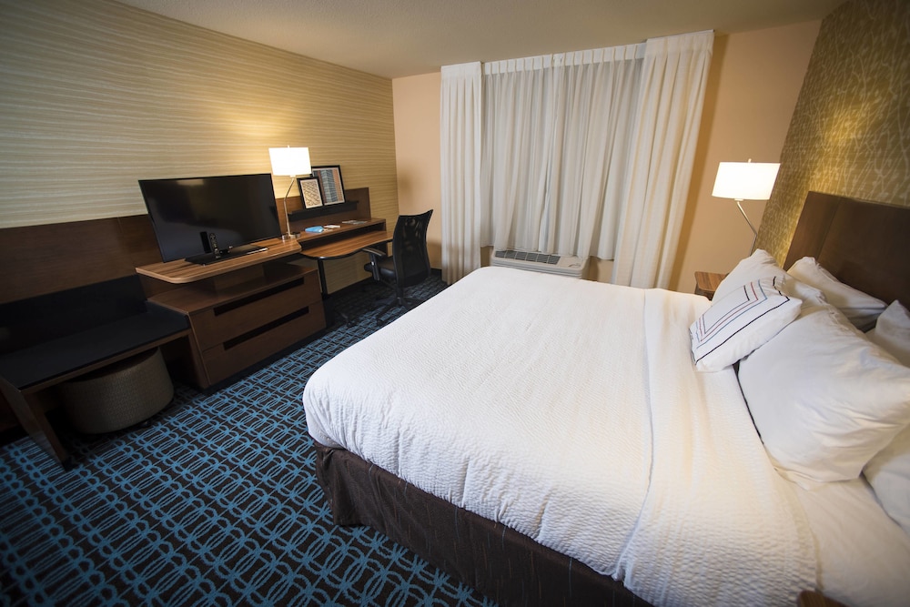FAIRFIELD INN & SUITES CINCINNATI UPTOWN/UNIVERSITY AREA 15/50