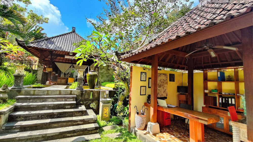 Villa Nirvana 6/81