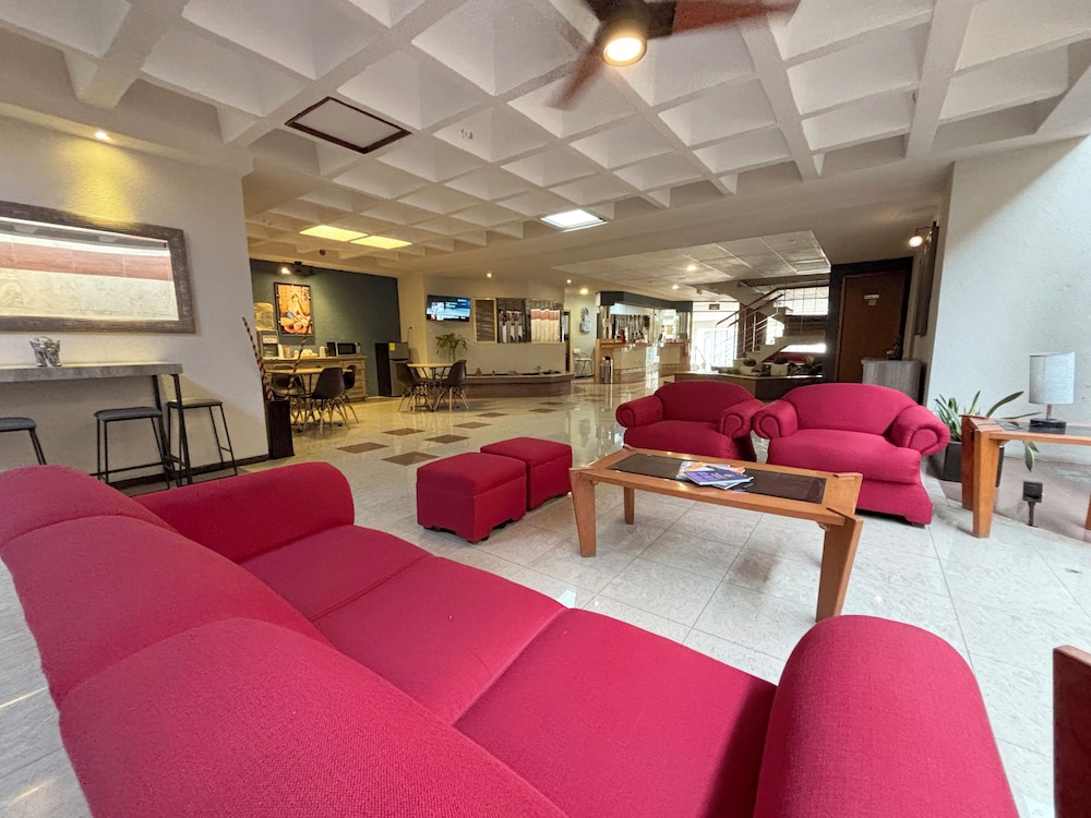 Enterprise Inn Plaza Ex Enterprise Inn Express Leon 34/45