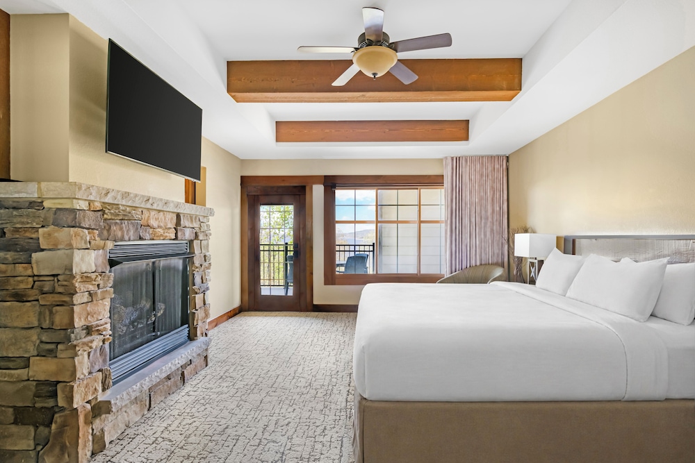 2 Bedrooms, Suite, 2 King Beds, Sofa