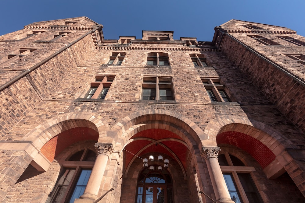 The Richardson Hotel 4/61