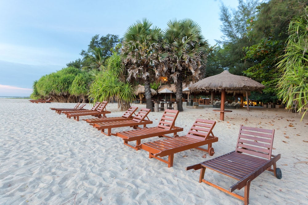 Nilaveli Beach Hotel 46/50