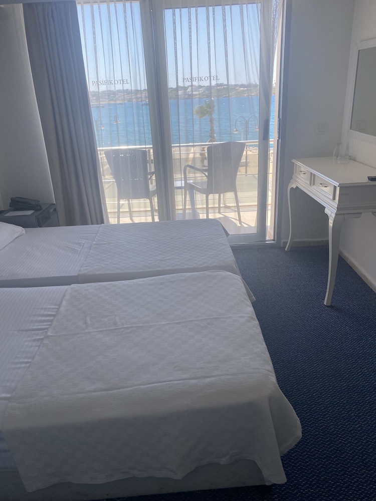 Pasifik Hotel 7/36