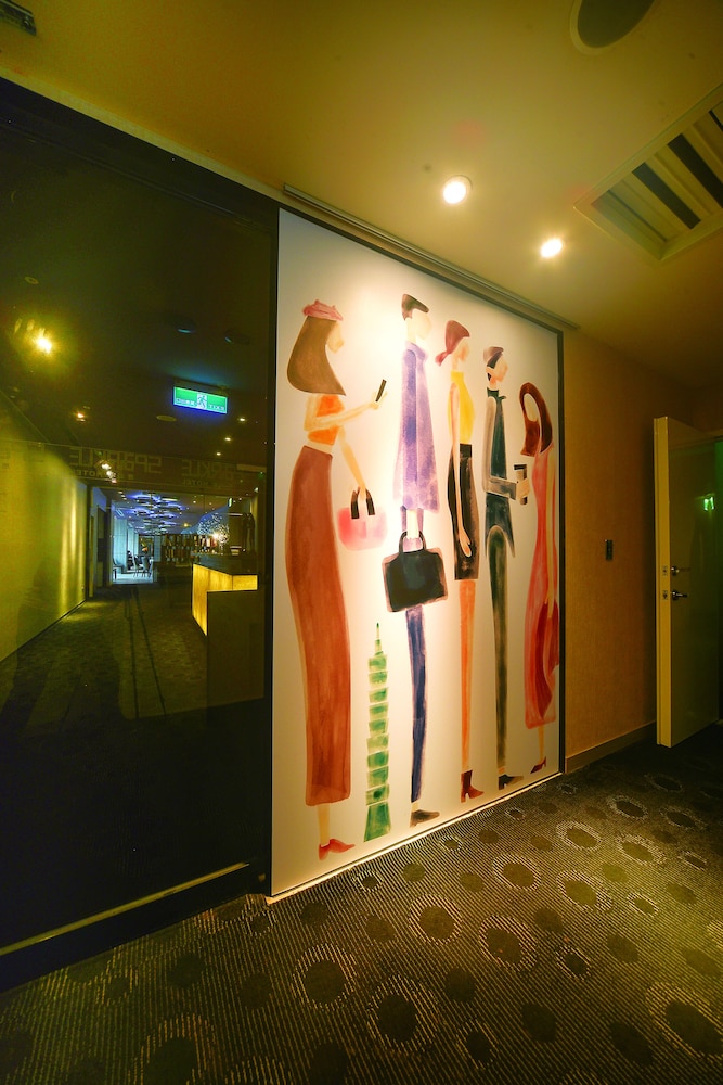 Sparkle Hotel 7/48